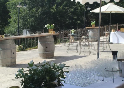 Terrasses domaine réception Saint Bacchi mariage et événements privés et professionnels en Provence à Jouques