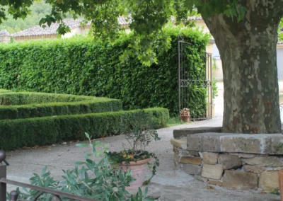 Terrasses domaine réception Saint Bacchi mariage et événements privés et professionnels en Provence à Jouques